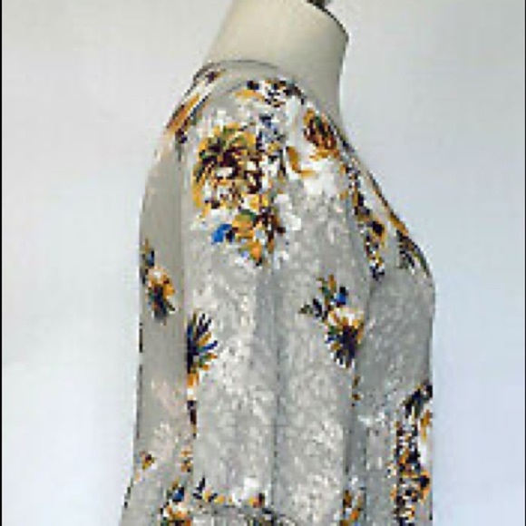 NWT Altar’d State Tunic Top Bell Sleeve Flowy Rodeo Nashville Floral Size Medium - Picture 3 of 5